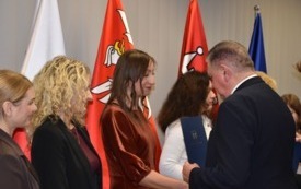 Galeria aktualności Sesja Rady Miejskiej w Płońsku pełna gratulacji i wyr&oacute;żnień 11