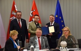 Galeria aktualności Sesja Rady Miejskiej w Płońsku pełna gratulacji i wyr&oacute;żnień 16