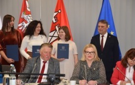 Galeria aktualności Sesja Rady Miejskiej w Płońsku pełna gratulacji i wyr&oacute;żnień 21