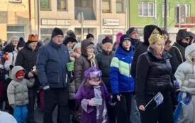 Galeria aktualności Barwny Orszak Trzech Kr&oacute;li przeszedł ulicami Płońska 1