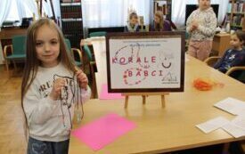 Galeria aktualności Warsztaty plastyczne z okazji Dnia Babci w Miejskiej Bibliotece Publicznej 1