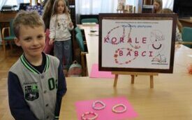 Galeria aktualności Warsztaty plastyczne z okazji Dnia Babci w Miejskiej Bibliotece Publicznej 4