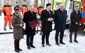 Galeria aktualności Płoński szpital z nowymi karetkami i sprzętem medycznym 16