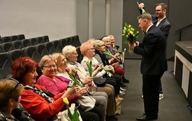 Galeria aktualności Wykład dla słuchaczy Płońskiego Uniwersytetu Trzeciego Wieku pt. &bdquo;Andrzej Wajda w stulecie urodzin &ndash; polska szkoła filmowa&rdquo; 2