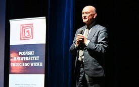 Galeria aktualności Wykład dla słuchaczy Płońskiego Uniwersytetu Trzeciego Wieku pt. &bdquo;Andrzej Wajda w stulecie urodzin &ndash; polska szkoła filmowa&rdquo; 6