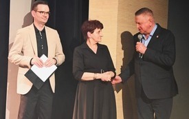 Galeria aktualności  &bdquo;Tym razem bez kwiat&oacute;w. Bo najlepszy prezent brzmi na żywo&rdquo; 15