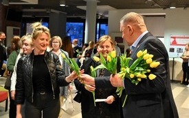 Galeria aktualności  &bdquo;Tym razem bez kwiat&oacute;w. Bo najlepszy prezent brzmi na żywo&rdquo; 17