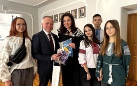 Galeria aktualności Dzieci z Ukrainy odwiedziły Ambasadę w Warszawie 3