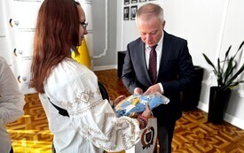 Galeria aktualności Dzieci z Ukrainy odwiedziły Ambasadę w Warszawie 4