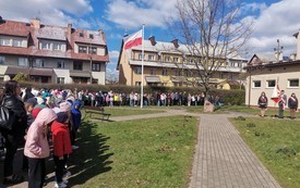 Galeria aktualności Apel Katyński w Szkole Podstawowej Nr 3 im. Stanisława Wyspiańskiego w Płońsku 1