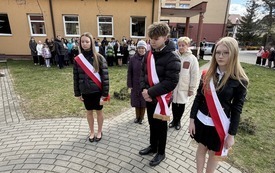 Galeria aktualności Apel Katyński w Szkole Podstawowej Nr 3 im. Stanisława Wyspiańskiego w Płońsku 3