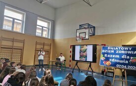 Galeria aktualności Wyjątkowy gość w Szkole Podstawowej Nr 3 im. Stanisława Wyspiańskiego w Płońsku 4