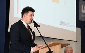 Galeria aktualności Konferencja naukowa poświęcona rozwojowi społeczno-gospodarczemu wojew&oacute;dztwa mazowieckiego 6