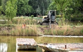 Galeria aktualności Nie ustają prace na Rutkach - trwa montaż palisady 2