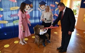 Galeria aktualności Pasowanie na przedszkolaka w Przedszkolu Przyjaci&oacute;ł Kubusia Puchatka 6