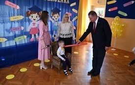 Galeria aktualności Pasowanie na przedszkolaka w Przedszkolu Przyjaci&oacute;ł Kubusia Puchatka 7