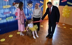 Galeria aktualności Pasowanie na przedszkolaka w Przedszkolu Przyjaci&oacute;ł Kubusia Puchatka 8