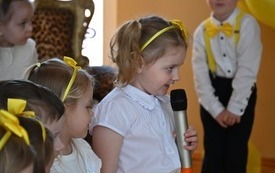 Galeria aktualności Pasowanie na przedszkolaka w Przedszkolu Przyjaci&oacute;ł Kubusia Puchatka 20
