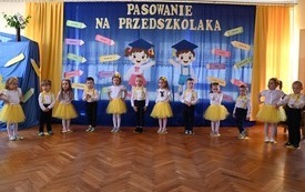 Galeria aktualności Pasowanie na przedszkolaka w Przedszkolu Przyjaci&oacute;ł Kubusia Puchatka 24