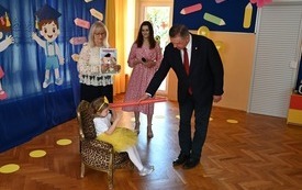 Galeria aktualności Pasowanie na przedszkolaka w Przedszkolu Przyjaci&oacute;ł Kubusia Puchatka 25