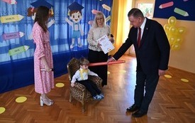 Galeria aktualności Pasowanie na przedszkolaka w Przedszkolu Przyjaci&oacute;ł Kubusia Puchatka 29