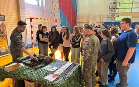 Galeria aktualności Uczniowie poznają świat służby wojskowej 30