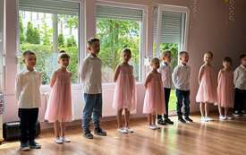 Galeria aktualności Uroczyste pożegnanie sześciolatk&oacute;w w Przedszkolu nr 4 &bdquo;Pod Zielonym Listkiem&rdquo; w Płońsku 8