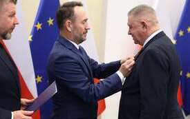 Galeria aktualności Burmistrz Andrzej Pietrasik odznaczony w Ministerstwie Spraw Wewnętrznych i Administracji 10