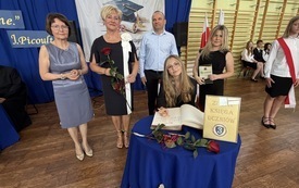 Galeria aktualności &nbsp; Ponad 2300 uczni&oacute;w płońskich szk&oacute;ł podstawowych rozpoczyna zasłużone wakacje 52