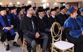 Galeria aktualności Płońscy studenci odebrali dyplomy 4