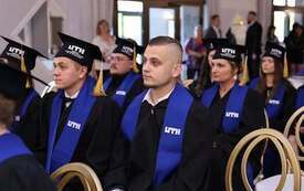 Galeria aktualności Płońscy studenci odebrali dyplomy 5