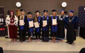 Galeria aktualności Płońscy studenci odebrali dyplomy 11