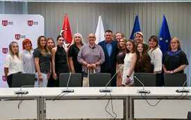 Galeria aktualności Płońsk przestrzenią dialogu i wsparcia. Burmistrz spotkał się z młodymi psychologami z Ukrainy.  4