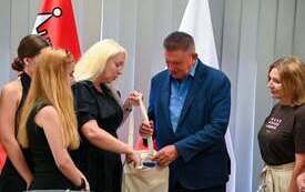 Galeria aktualności Płońsk przestrzenią dialogu i wsparcia. Burmistrz spotkał się z młodymi psychologami z Ukrainy.  10
