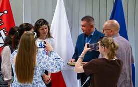 Galeria aktualności Płońsk przestrzenią dialogu i wsparcia. Burmistrz spotkał się z młodymi psychologami z Ukrainy.  13
