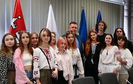 Galeria aktualności Płońsk przestrzenią dialogu i wsparcia. Burmistrz spotkał się z młodymi psychologami z Ukrainy.  28