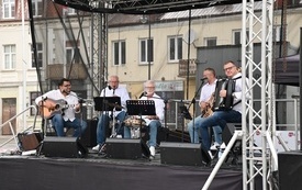 Galeria aktualności Koncert zespołu FAKIRY na płońskim Rynku&nbsp; 15