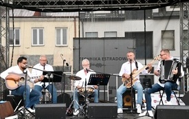 Galeria aktualności Koncert zespołu FAKIRY na płońskim Rynku&nbsp; 30