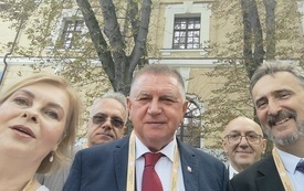 Galeria aktualności Burmistrz Andrzej Pietrasik na obchodach 35-lecia niepodległości Ukrainy w Kijowie 15
