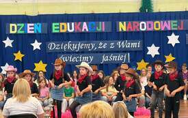 Galeria aktualności Dzień Edukacji Narodowej w Płońsku - uroczystości, akademie i podziękowania dla nauczycieli 4