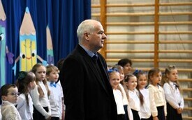 Galeria aktualności Pasowanie na ucznia w Szkole Podstawowej nr 1 im. Bolesława Chrobrego w Płońsku  2