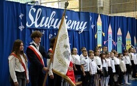 Galeria aktualności Pasowanie na ucznia w Szkole Podstawowej nr 1 im. Bolesława Chrobrego w Płońsku  15