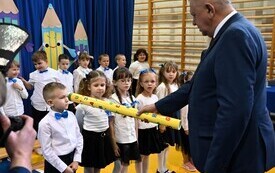 Galeria aktualności Pasowanie na ucznia w Szkole Podstawowej nr 1 im. Bolesława Chrobrego w Płońsku  23