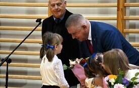 Galeria aktualności Pasowanie na ucznia w Szkole Podstawowej nr 1 im. Bolesława Chrobrego w Płońsku  31