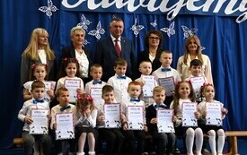 Galeria aktualności Pasowanie na ucznia w Szkole Podstawowej nr 1 im. Bolesława Chrobrego w Płońsku  32