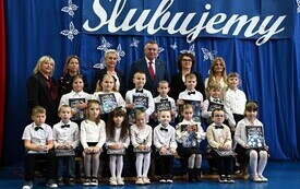 Galeria aktualności Pasowanie na ucznia w Szkole Podstawowej nr 1 im. Bolesława Chrobrego w Płońsku  34