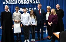Galeria aktualności III edycja konkursu &bdquo;Niedoskonali&hellip; a święci&rdquo; w Płońsku 22