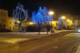 Płonski rynek nocą