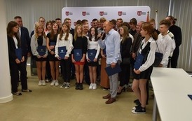 Nagrody dla uczni&oacute;w z płońskich szk&oacute;ł za szczeg&oacute;lne osiągnięcia edukacyjne i sportowe