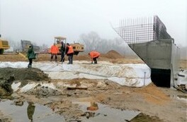 Budowa mostu na rzece Płonce